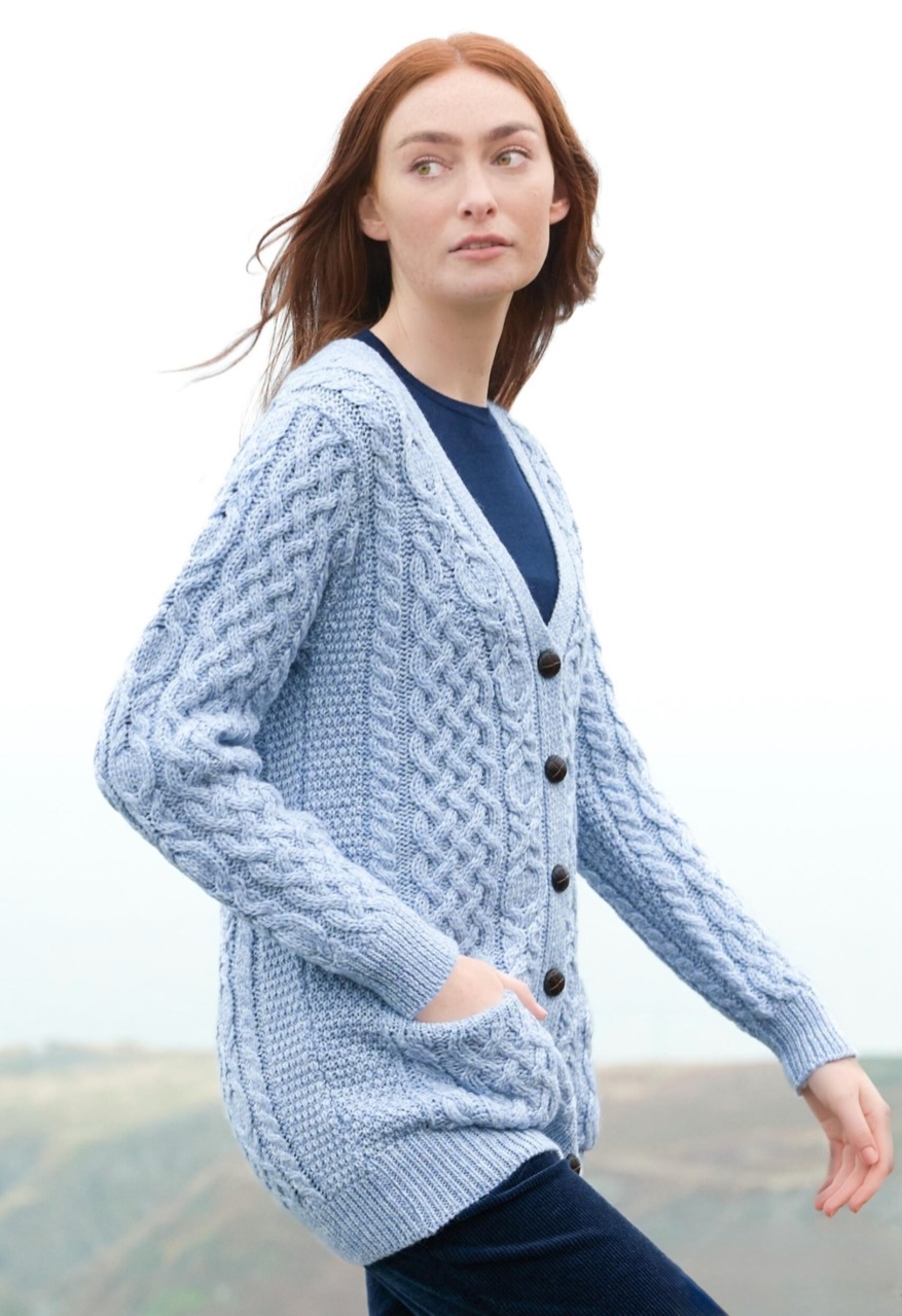 Cardigan Laine Mérinos Cardigan Femme SAOL 100% Laine Mérinos - Aran Avec Boutons Celtiques - Fabriqué En Irlande Style Irlandais